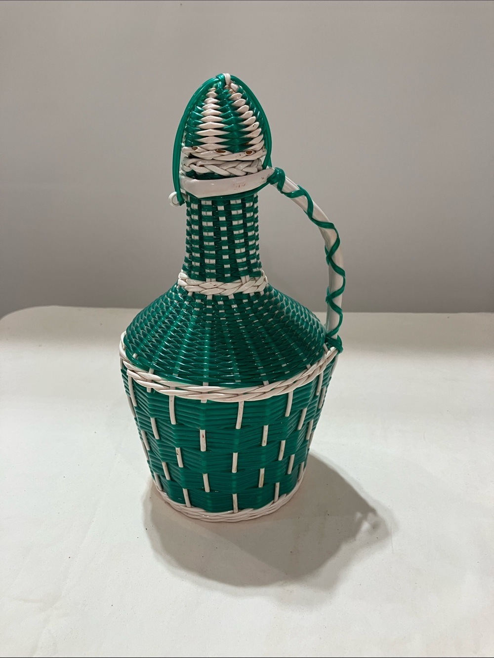 VINTAGE Mid Century Wine Bottle Woven Plastic Wrap Jug Decanter WHITE/GREEN